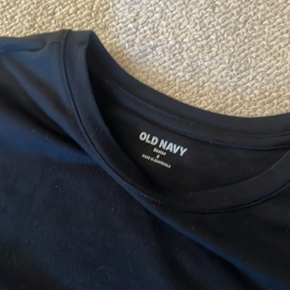 Old navy long sleeve black tee - Picture 2 of 2